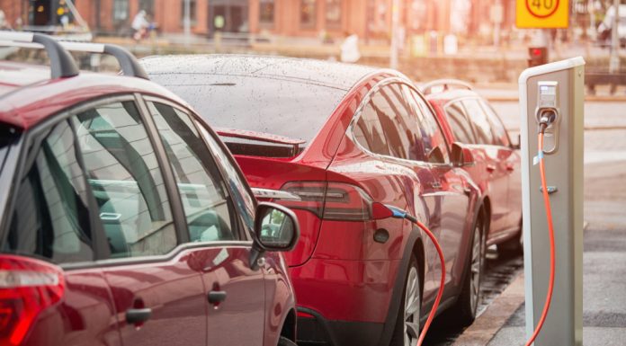 ผลวิจัยชี้ ‘คนไทย’ สนใจใช้ ‘รถ EV’ สูงสุดในอาเซียน แต่ ‘ที่ชาร์จ’ ยังเป็นข้อกังวลหลัก