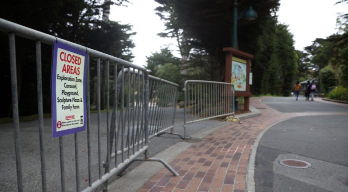 ผู้ว่า ‘แคลิฟอร์เนีย’ สั่ง ‘ปิด’ ร้านอาหาร, โรงหนัง และบาร์ทุกแห่ง หลัง Covid-19 ระบาดระลอกใหม่