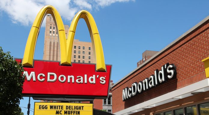 McDonald’s ในสหรัฐฯ ออกกฎให้ลูกค้าต้องสวมหน้ากาก เมื่อเข้ามาในร้าน-ซื้อเเบบ Drive-Thru