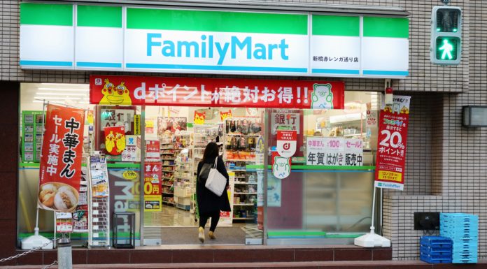 เร่งศึก “ร้านสะดวกซื้อ” ในญี่ปุ่น Itochu Corp จ่อซื้อหุ้น 100% ฮุบ “แฟมิลี่มาร์ท”