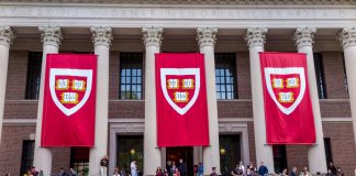 Harvard เเละ MIT ยื่นฟ้องรัฐบาลทรัมป์ ระงับวีซ่า-ส่งนักเรียนต่างชาติกลับประเทศ หากสอนออนไลน์ 100%