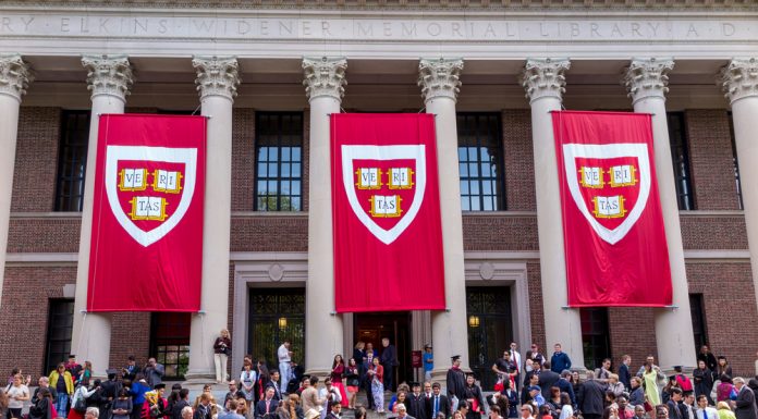 Harvard เเละ MIT ยื่นฟ้องรัฐบาลทรัมป์ ระงับวีซ่า-ส่งนักเรียนต่างชาติกลับประเทศ หากสอนออนไลน์ 100%