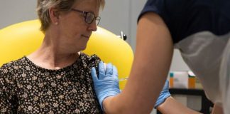 คืบหน้าอีกราย! อังกฤษทดสอบ “วัคซีน” ต้าน COVID-19 ในอาสาสมัครหลักพันคน “เห็นผล”