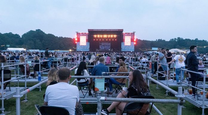 ตามมาดู! การจัดคอนเสิร์ตเเบบ New Normal ช่วง COVID-19 ครั้งเเรกในอังกฤษ ผู้ชมกว่า 2,500 คน