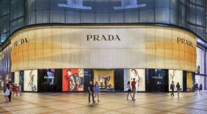 ตลาด “ลักชัวรี” จีนฟื้นเร็ว คนรวยแห่ซื้อเเบรนด์เนม ยอดขาย Prada กลับมาโตกว่าปีก่อน COVID-19