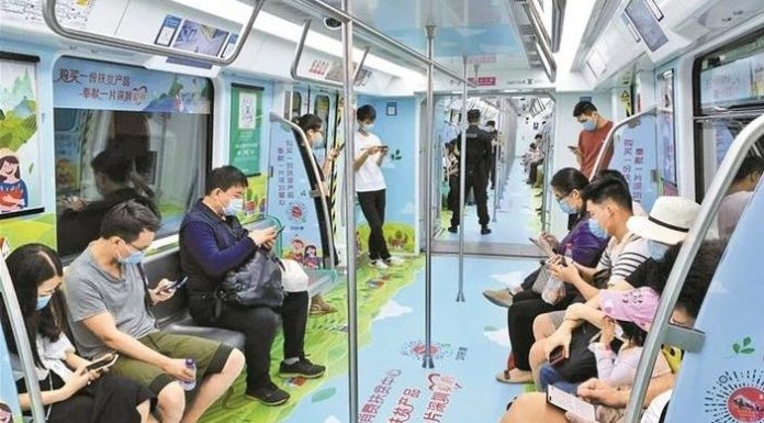 เซินเจิ้นแปลงรถไฟใต้ดินเป็น “รถด่วนแก้จน” ช่วยโฆษณาสินค้าท้องถิ่นจากมณฑลต่างๆ