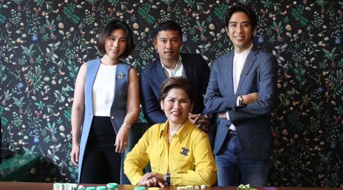 ทายาทรุ่น 2 “สมุนไพรวังพรม” กับความสำเร็จต่อยอด โอทอป 5 ดาว สู่ National Brand ยกระดับ “ยาหม่อง” สู่ “โฮม เทอราพี” ที่ต้องมีทุกบ้าน