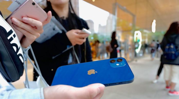 วิเคราะห์ เมื่อ ‘iPhone 12’ ไม่แถมปลั๊กและหูฟัง ‘Apple’ จะทำรายได้จากอุปกรณ์เสริมเพิ่มขึ้นแค่ไหน