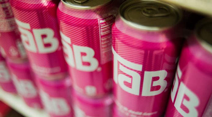 ลาก่อน! ‘โค้ก’ ประกาศเลิกผลิต ‘แท็บ’ น้ำอัดลมไดเอทอายุ 57 ปี เพราะ COVID-19