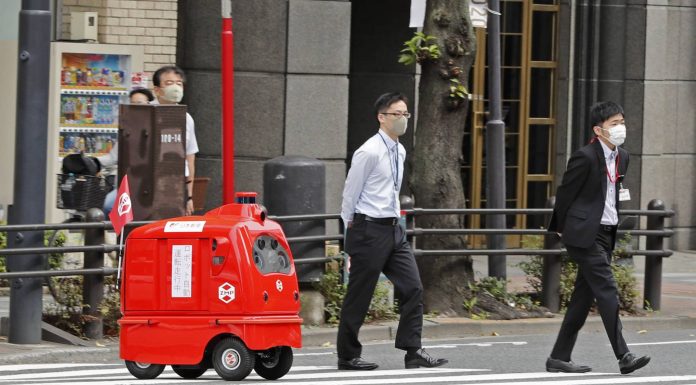 ญี่ปุ่น เปิดตัว “หุ่นยนต์ไปรษณีย์” ขับเคลื่อนด้วยตัวเอง ทดลองส่งของในช่วง COVID-19
