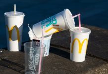 เอาจริง! อังกฤษประกาศแบน “หลอด-ไม้คนค็อกเทล-ไม้ปั่นหู” เพื่อลดขยะพลาสติก