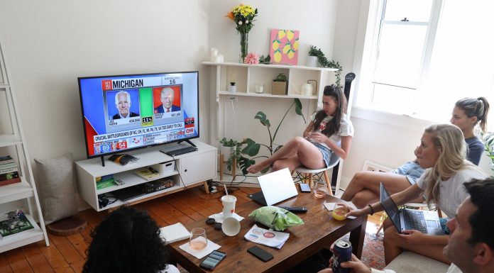 ยอดค้นหา ‘ร้านอาหาร’ และ ‘ร้านเหล้า’ ในสหรัฐฯ พุ่ง เหตุคนเครียดลุ้นผลเลือกตั้ง