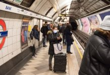 “อังกฤษ” ล็อกดาวน์ประชาชนกว่า 16 ล้านคน COVID-19 สายพันธุ์ใหม่ระบาดเร็วขึ้น 70%