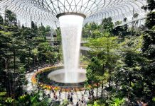 สิงคโปร์ ผุดไอเดียเก๋ เปิดสนามบินชางงี จัด ‘Glamping’ กางเต็นท์ ให้นอนพักเเรมค้างคืนได้