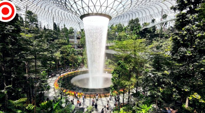 สิงคโปร์ ผุดไอเดียเก๋ เปิดสนามบินชางงี จัด ‘Glamping’ กางเต็นท์ ให้นอนพักเเรมค้างคืนได้