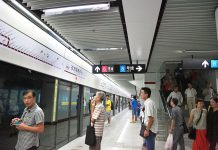 “เซี่ยงไฮ้” สั่งแบน “เปิดลำโพงมือถือ” ในรถไฟใต้ดิน ฝ่าฝืนโดนเตือน/จับส่งตำรวจ