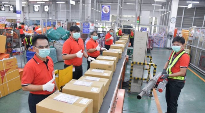 ไปรษณีย์ไทย เน้นมาตรการความปลอดภัย รับ/ส่งพัสดุ ในพื้นที่ 5 จังหวัดสีแดงเข้ม รณรงค์คนในพื้นที่ใช้บริการ Pick – up Service รับพัสดุถึงหน้าบ้าน