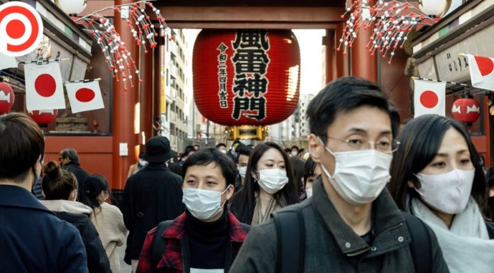 “ญี่ปุ่น” เตรียมลงโทษผู้ฝ่าฝืนมาตรการป้องกัน COVID-19 “แฉชื่อ-ถอนวีซ่า” หนักสุด “เนรเทศ”