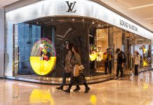 ไม่แผ่ว! รายได้เครือ ‘LVMH’ ครึ่งปีแรกทะลุ 1.5 ล้านล้านบาท โต 17% ฟันกำไร 3.2 แสนล้านบาท