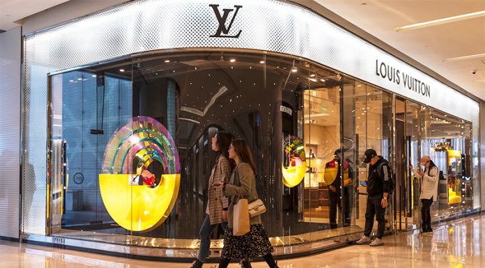 ไม่แผ่ว! รายได้เครือ ‘LVMH’ ครึ่งปีแรกทะลุ 1.5 ล้านล้านบาท โต 17% ฟันกำไร 3.2 แสนล้านบาท