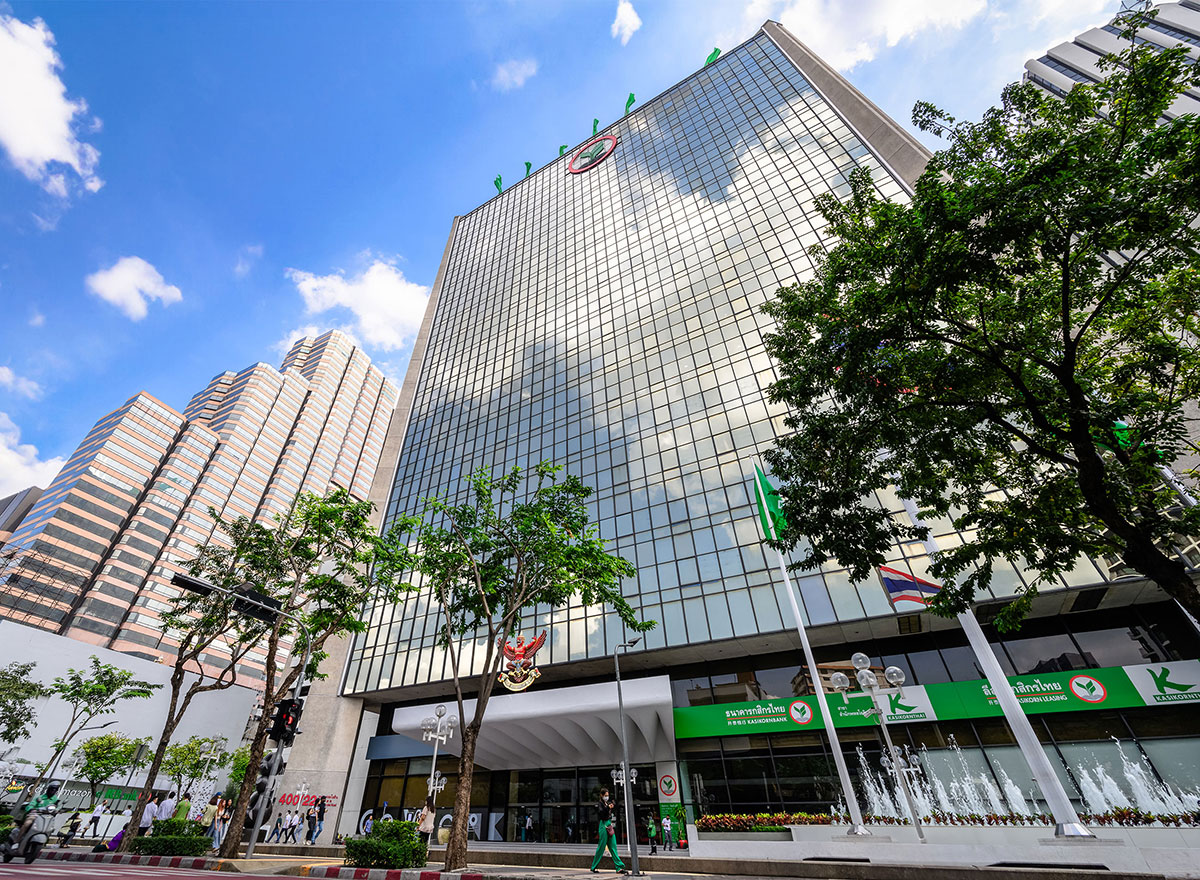 กสิกรไทยเดินหน้าความยั่งยืน บนแนวคิดยุทธศาสตร์ใหม่ เน้นการจัดการประเด็นสำคัญแบบองค์รวม ผสานความยั่งยืนไปในทุกมิติการทำงาน ส่งมอบทั้งการเงินและองค์ความรู้ เพิ่มเป้าอัดฉีดเม็ดเงินความยั่งยืน เป็น 4-5 แสนล้านบาท ภายในปี 2573 (ค.ศ.2030) พร้อมตั้งเป้าหมายเป็นผู้ให้บริการโซลูชันด้านสภาพภูมิอากาศที่ครอบคลุมที่สุด