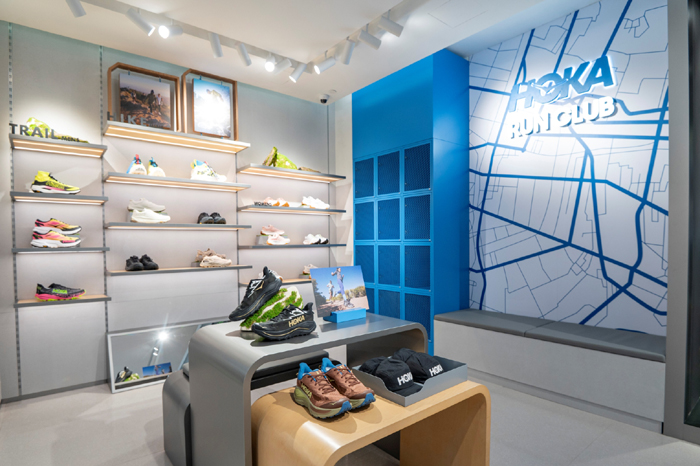 HOKA รุก 2 แลนด์มาร์กกลางกรุง สยามเซ็นเตอร์และเซ็นทรัลลาดพร้าว ต่อยอดแคมเปญ “Fly Human Fly, Together We Fly Higher” ขยายพื้นที่ Active Lifestyle ให้กระจายไปทั้งเมือง