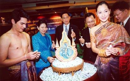 ร่วมแรง ร่วมใจทำดอกมะลิประดิษฐ์ ประดับซุ้มตราสัญลักษณ์ฯ เฉลิมพระเกียรติใหญ่สุดในประเทศไทย