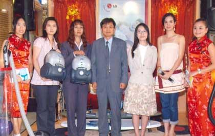 แอลจีมอบเครื่องดูดฝุ่นให้กับผู้โชคดีในงาน “Easy Life by LG”