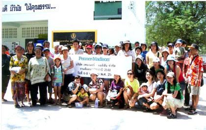 เพนเนอร์-แมดิสัน มอบเวชภัณฑ์เพื่อผู้ประสบภัยสึนามิ