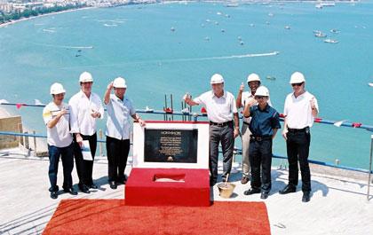 ไรมอน แลนด์จัด Topping-off โครงการนอร์ทชอร์ คอนโดฯหรูริมหาดพัทยา