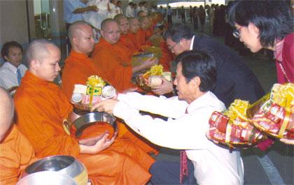 ธ.นครหลวงไทย ทำบุญครบรอบ 64 ปี