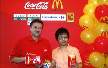 โค้กจับมือแมคโดนัลด์และยักษ์ใหญ่ไฮเปอร์มาร์ทจัดโปรโมชั่นส์ “โค้กแพ็ค 6 มอบส่วนลดที่แมคโดนัลด์”