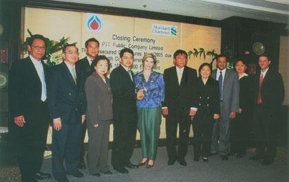 ธนาคารสแตนดาร์ดชาร์เตอร์ดและ ปตท ร่วมฉลองความสำเร็จในการออกหุ้นกู้จำนวน 4,040 ล้านบาท