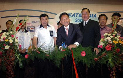 Imperial World Ice Skating จัดการแข่งขัน Skate Asia 2005