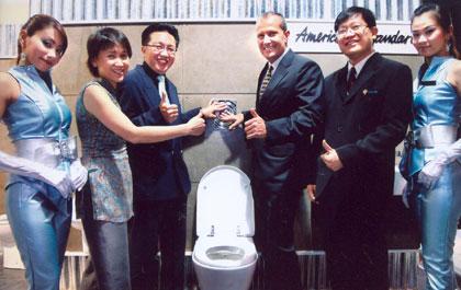 อเมริกันสแตนดาร์ด ชูนวัตกรรมและเทคโนโลยีเครื่องสุขภัณฑ์ ล้ำหน้าล่าสุด เพื่อสุขอนามัยสูงสุดของทุกคนในครอบครัว ในงานประชุมส้วมโลก 2549