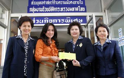 สมาชิกเคทีซีมอบเงินช่วยเหลือผู้ประสบภัยในจังหวัดเชียงใหม่