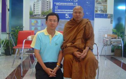 นายกสมาคมป้ายและโฆษณา มอบเงินบริจาคให้กับวัดพระบาทน้ำพุ