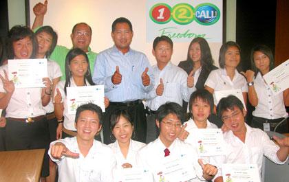 วัน-ทู-คอล! มอบประกาศนียบัตรให้ 12 นักศึกษาหัวกะทิ หลังฝึกงานอย่างเข้มข้น