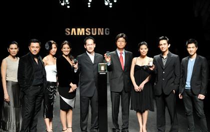 ซัมซุงสะท้านวงการแฟชั่นครั้งใหญ่ เผยโฉม “จิออร์จิโอ อาร์มานี – ซัมซุง”