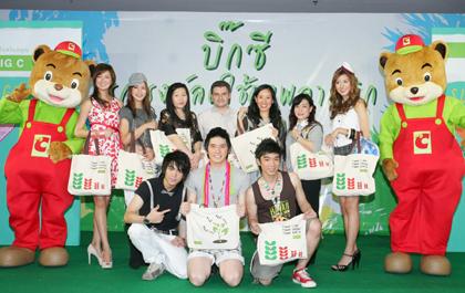 บิ๊กซี ออกแคมเปญช่วยลดโลกร้อน เปิดตัวเสื้อผ้าเฮ้าส์แบรนด์