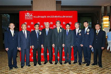 ศิษย์เก่านิด้าเอ็มบีเอ จัดเสวนา “อนาคตประเทศไทย”