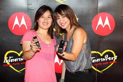 โมโตโรล่า จัดปาร์ตี้สุดพิเศษ ชวนลูกค้ากระทบไหล่ “นิโคล เทริโอ”