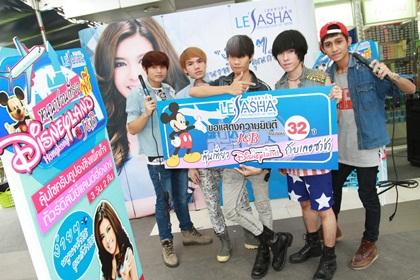 LE’SASHA จับมือ J&B ชวนเที่ยว Disneyland ง่ายๆ คุณก็ไปได้