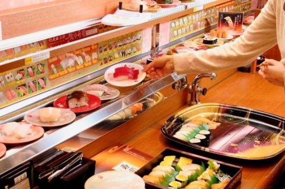 ร้านซูชิสายพานญี่ปุ่นเปิดบริการ “สายพานด่วน” เสริฟซูชิสดใหม่