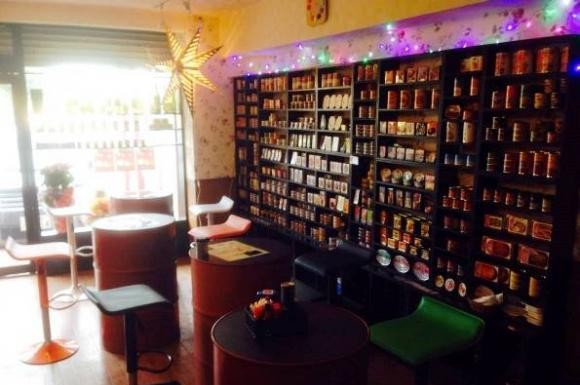 ลิ้มรสอาหารกระป๋องจากทั่วโลก ที่ "บาร์กระป๋อง" ในญี่ปุ่น