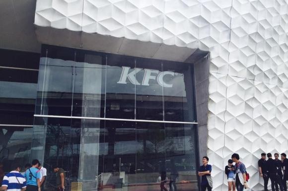 พาชม… KFC โฉมใหม่ สาขาฟิวเจอร์พาร์ค รังสิต