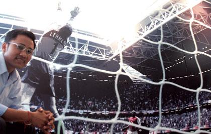 แจ๊คกี้…ส่องกล้องมองเกม