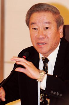 ฉลองภพ สุสังกร์กาญจน์ ขุนคลังนักวิชาการ